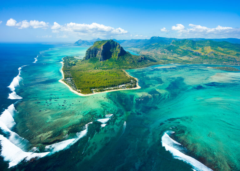 The Underwater Waterfall Illusion in Mauritius 